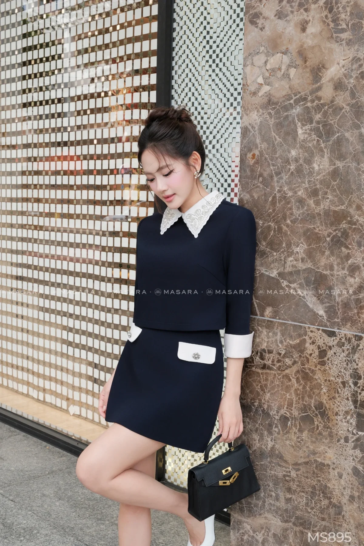 Set váy ngắn kaki nhung cao cấp phối cổ sen đính ngọc và chân váy chữ A túi đá sang trọng – Đi làm, dạo phố, dự tiệc nhẹ | Masara MS895 — mã MS895