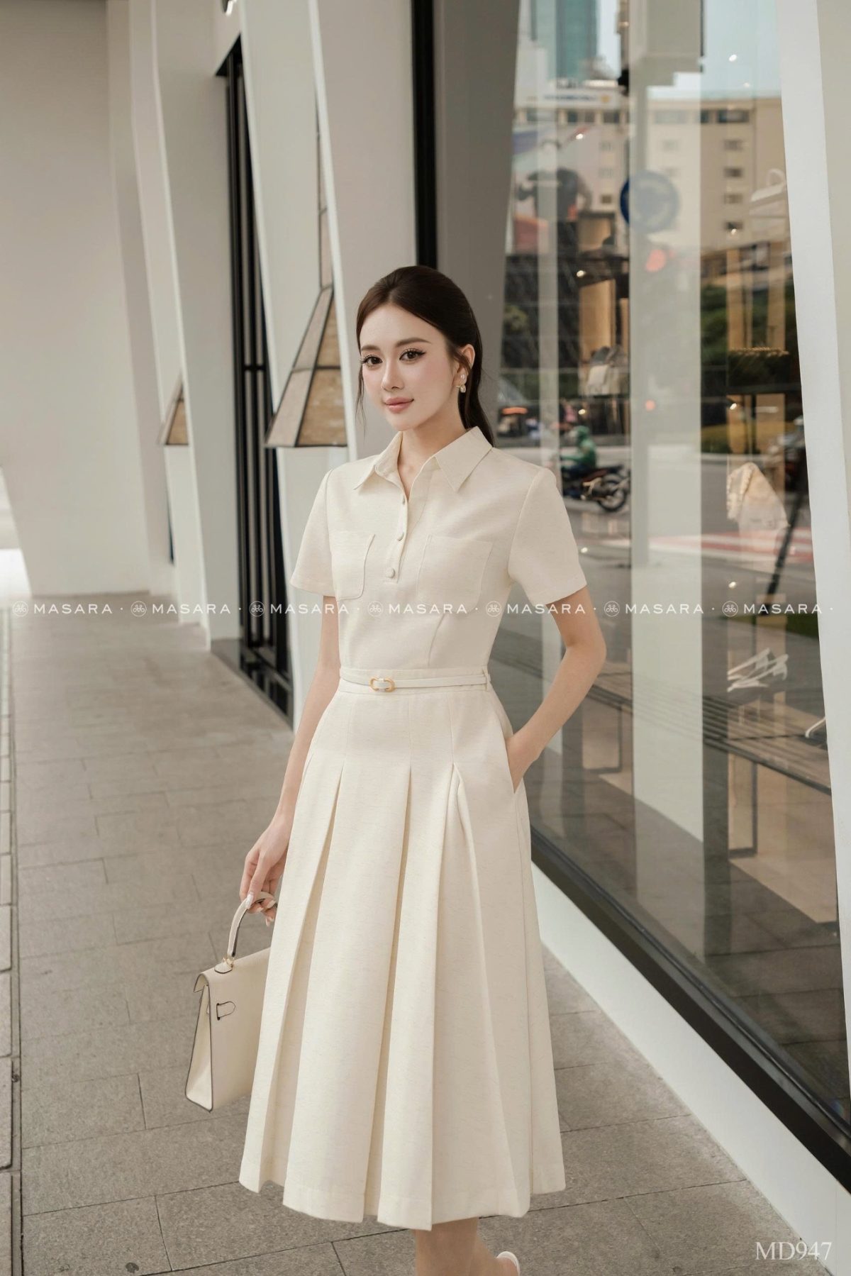 Đầm dài sơ mi ngắn tay xược kem mềm mại kèm thắt lưng và chân váy xếp ly thanh lịch, sang trọng – Đi làm, sự kiện, dạo phố | Masara MD947 — mã MD947