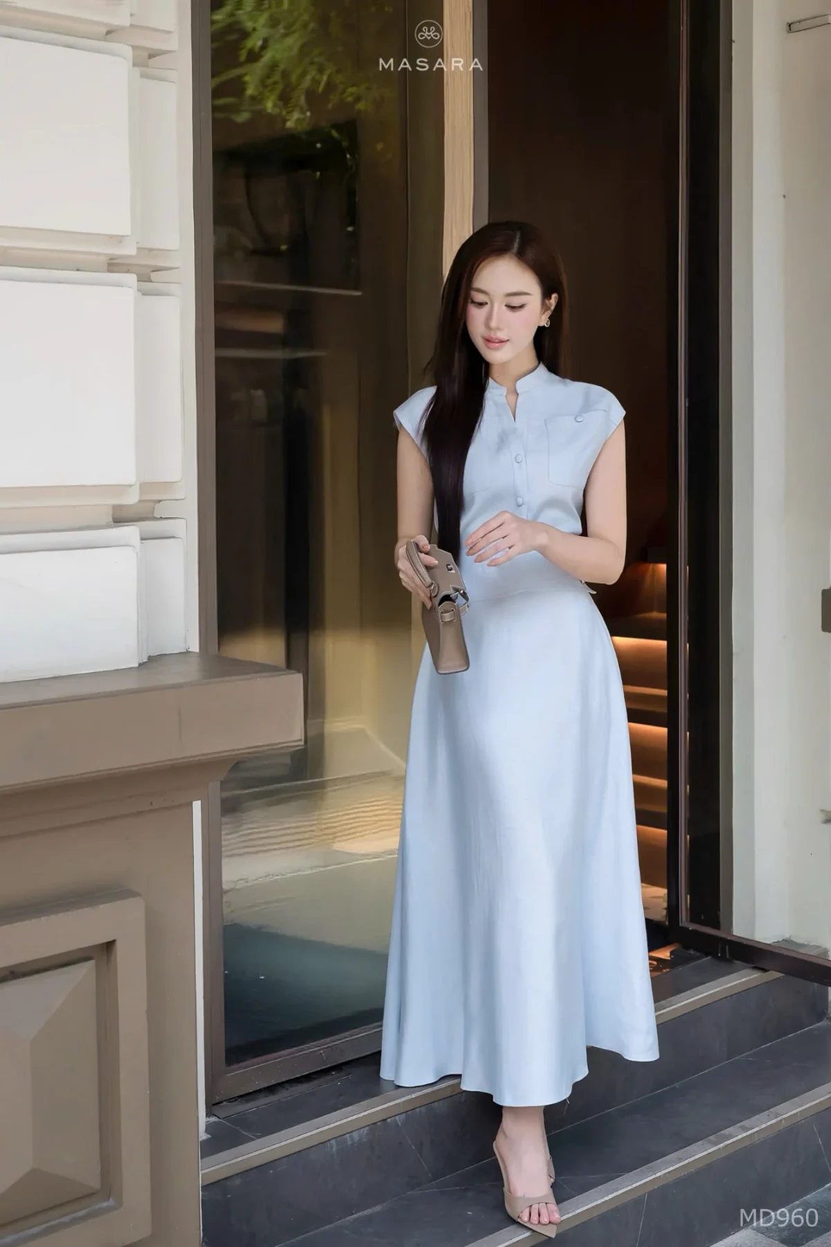 Đầm dài cổ trụ linen xanh pastel mềm mại cạp eo tôn dáng thanh lịch – Đi làm, họp hành, sự kiện | Masara MD960 — mã MD960